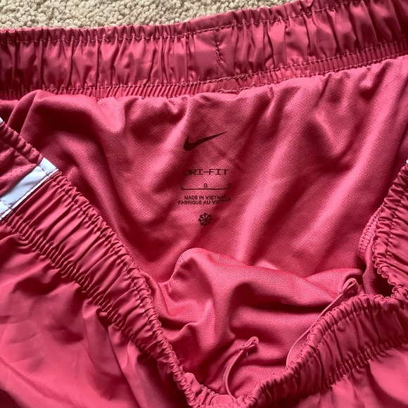 Nike running shorts in salmon - Picture 3 of 3